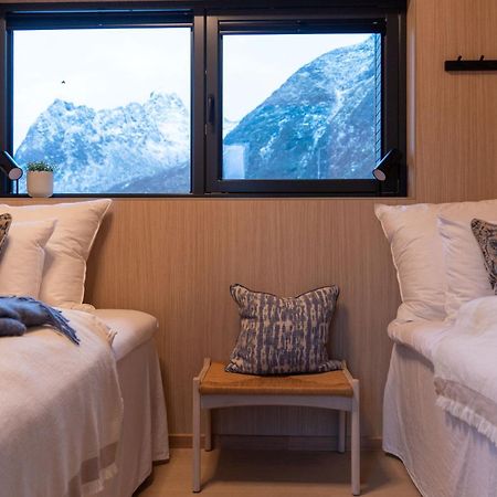 Luksushytte Med Jacuzzi, Summer&Winter Retreat Lyngværet 外观 照片