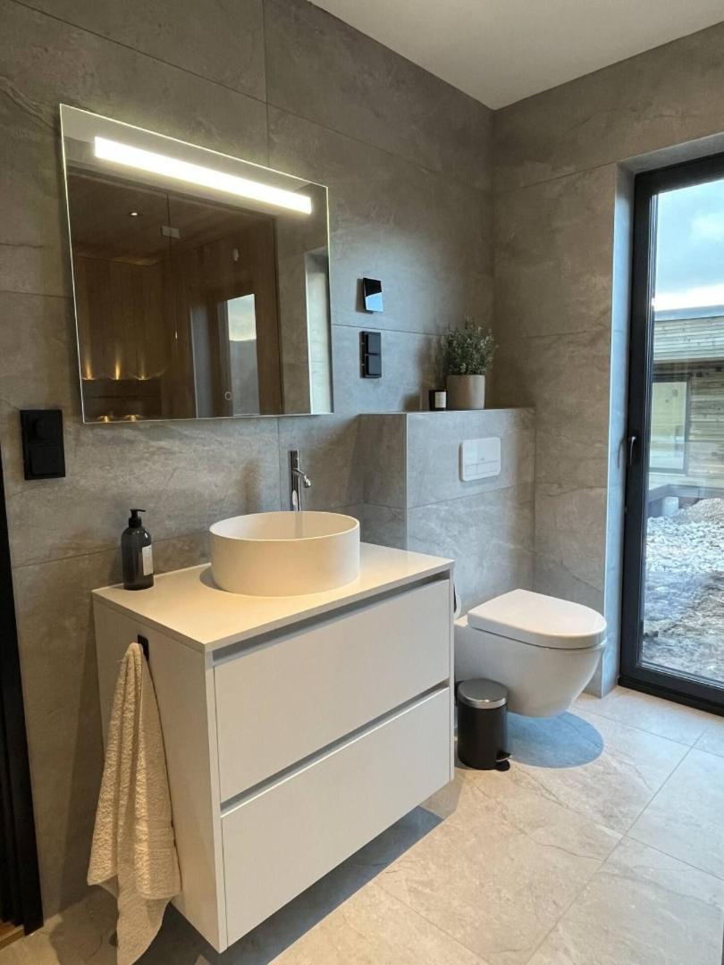 Luksushytte Med Jacuzzi, Summer&Winter Retreat Lyngværet 外观 照片